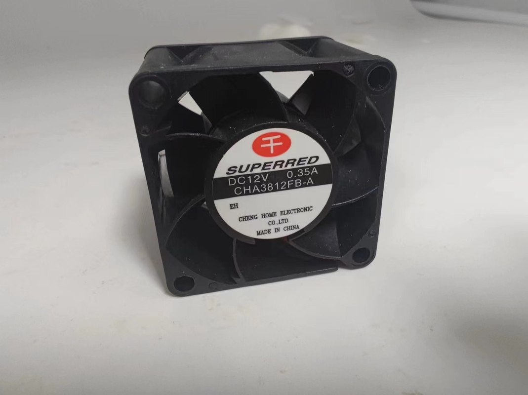 Kecepatan 2700 - 5300 RPM 12 Volt DC Computer Fan Dimensi DC CPU Fan Disesuaikan