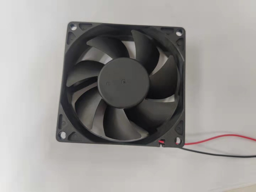 Kecepatan Tinggi 3400-6800RPM Server Cooling Fan Life 30000h Saat Ini 0,24-0,78A